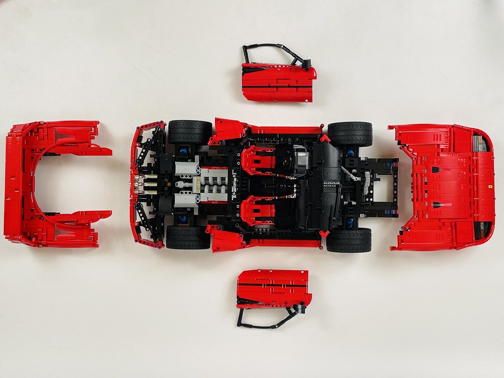 Ferrari 42143 Ferrari F40 1:8 - MOC 140629 - Loxlego